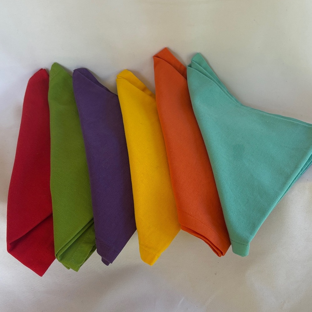 SLIGHTLY USED SET OF 6 COLORFUL CLOTH NAPKINS - 100% COTTON. 16X-16